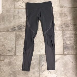 Alo Yoga Vitality Lace Panel Small